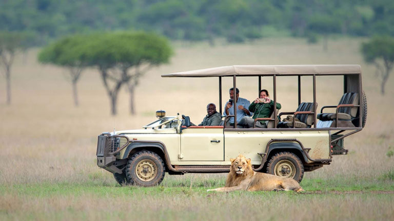 serengeti family safari thumb